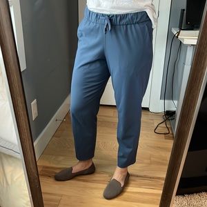 Lululemon On the Fly 7/8 Pant, Blue, Size 8